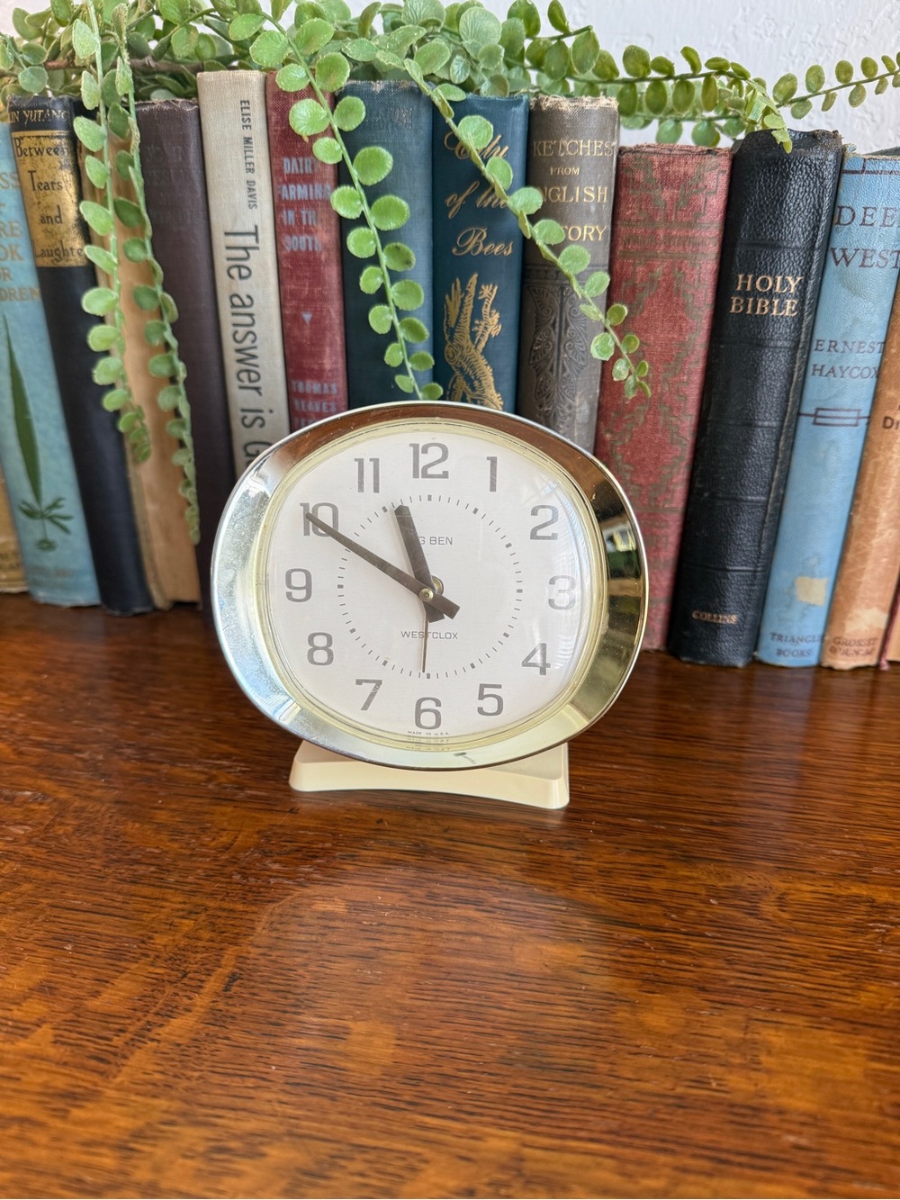 😎3/$20‼️Cream and Gold Retro Table Clock Works - Picture 10 of 11